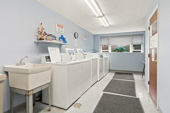 924 Main St, Unit 2 in Woburn, MA - Building Photo - Building Photo