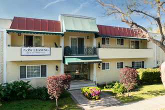 8130 Norton Avenue Apartments in West Hollywood, CA - Building Photo - Building Photo