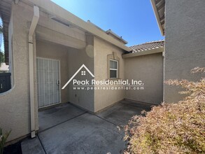 160 Rick Heinrich Cir in Sacramento, CA - Building Photo - Building Photo