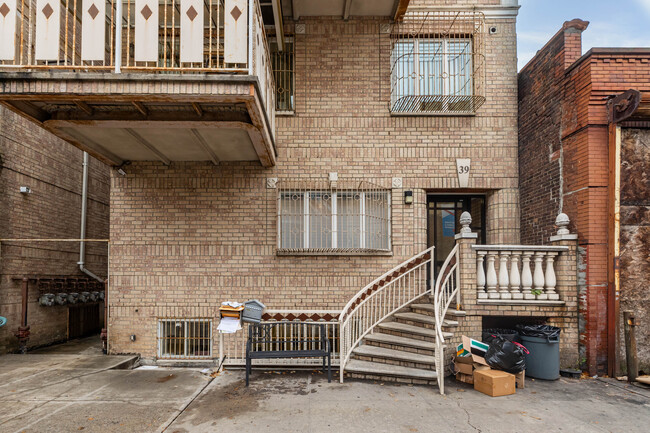 39 Heyward St in Brooklyn, NY - Building Photo - Building Photo