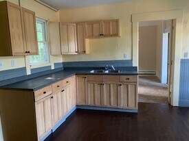 22 Mineral St in Springfield, VT - Building Photo