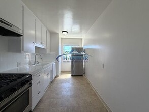 12302 S Inglewood Ave in Hawthorne, CA - Building Photo - Building Photo