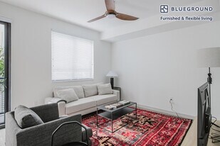 221 SW 12th St in Miami, FL - Building Photo