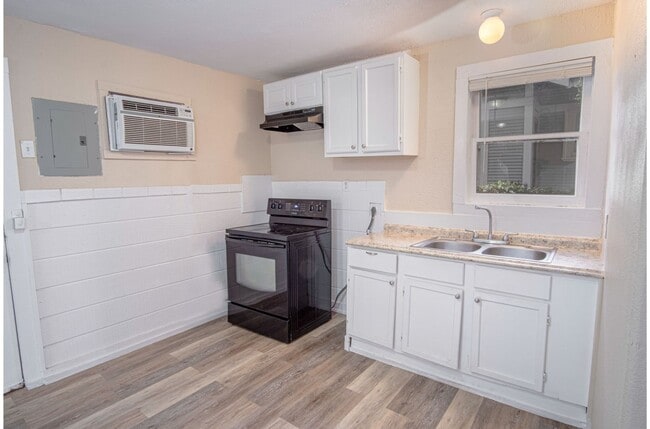 342 Vine St in San Antonio, TX - Building Photo - Building Photo