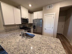 3260 Boston Rd in West Sacramento, CA - Building Photo - Building Photo