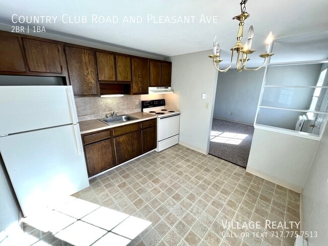 605 Country Club Rd in Red Lion, PA - Building Photo - Building Photo