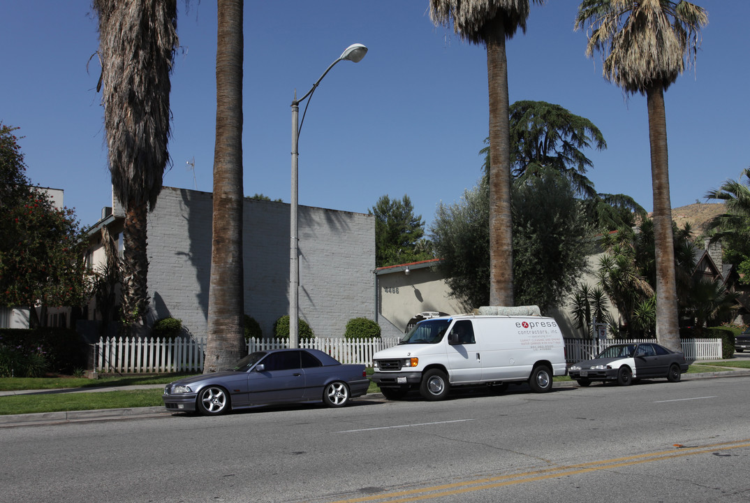 4466 University Ave in Riverside, CA - Foto de edificio