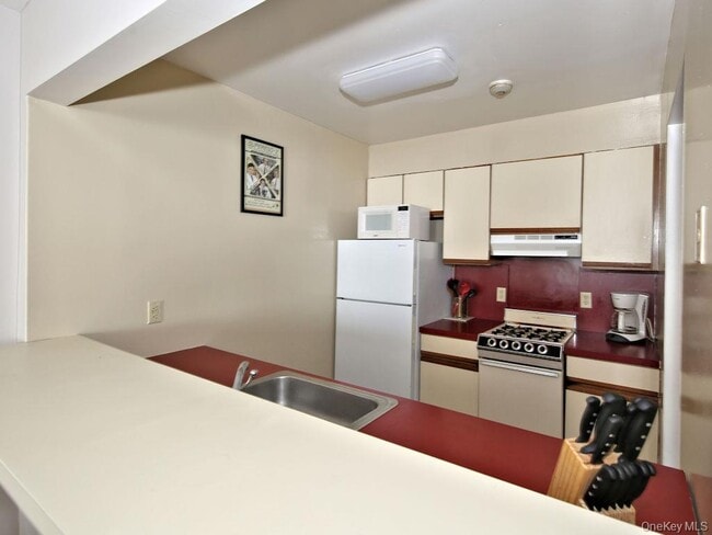 40 Cambridge Ave in White Plains, NY - Building Photo - Building Photo