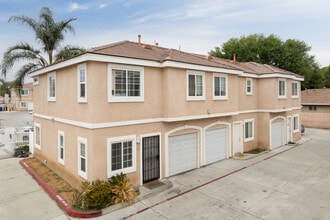 Palm Villa Park 20-East in Rialto, CA - Building Photo - Primary Photo