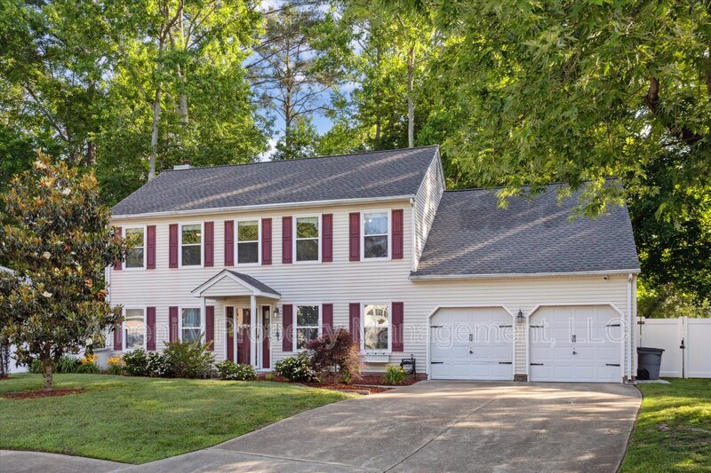 4 W Spur Ct in Hampton, VA - Building Photo