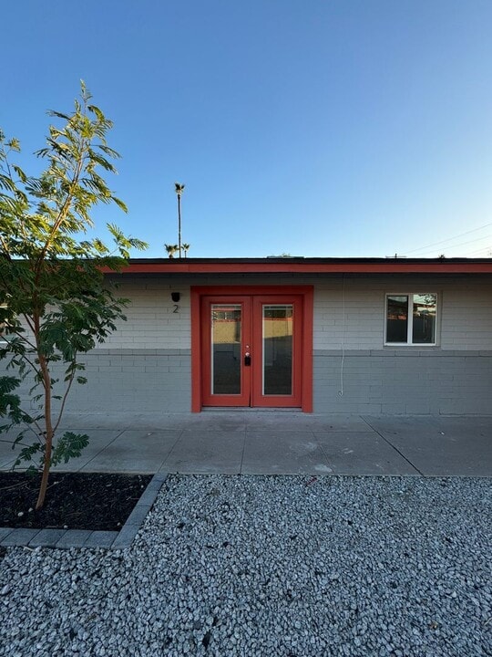 1332 N 50th St in Phoenix, AZ - Building Photo