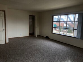 1746 Deane Blvd-Unit -upper in Racine, WI - Building Photo - Building Photo