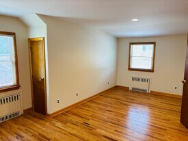 20 Union Ave in Glen Head, NY - Building Photo