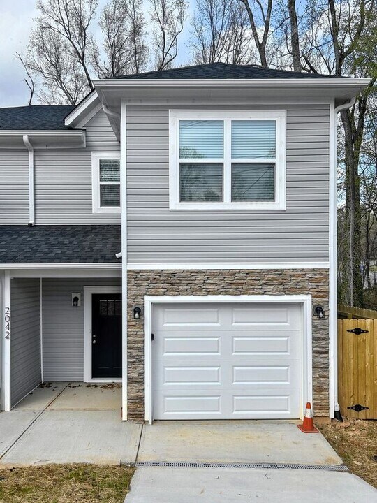 2042 McDonald Dr in Charlotte, NC - Building Photo