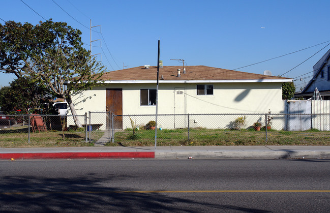 10726 Condon Ave in Inglewood, CA - Building Photo - Building Photo