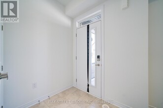 3240 Sixth Line in Oakville, ON - Building Photo - Building Photo