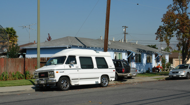 1821-1825 Beverly Blvd in San Jose, CA - Foto de edificio - Building Photo