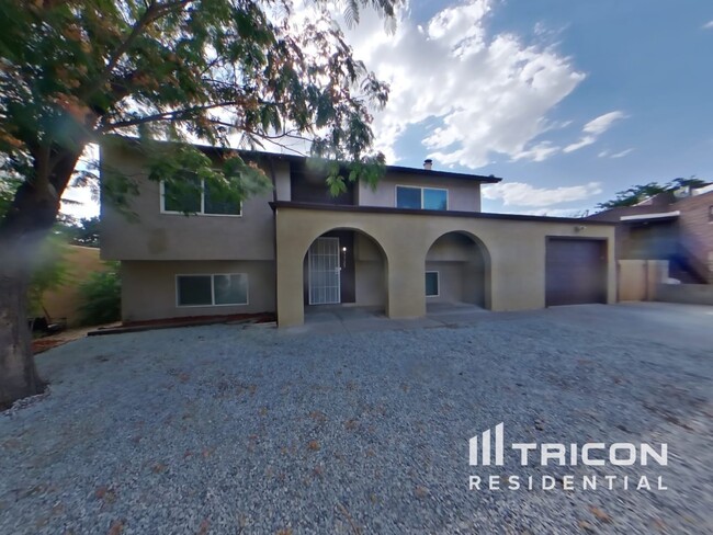 property at 1725 Hiawatha Dr NE