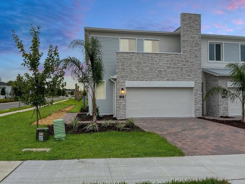 218 Nine Iron Dr in Davenport, FL - Building Photo