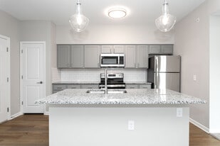 The Everett Gahanna in Gahanna, OH - Building Photo