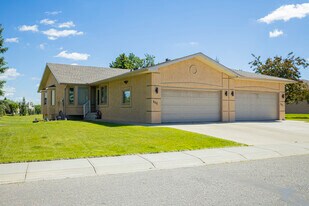 503 High View Pk NW in High River, AB - Building Photo