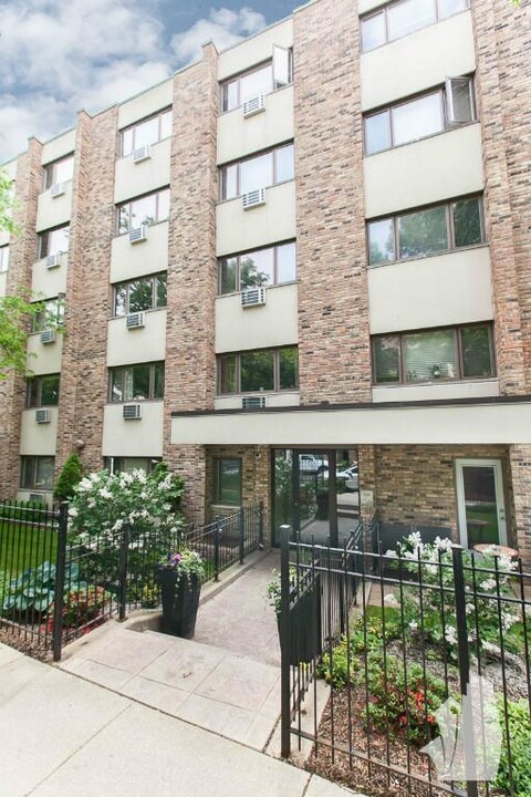 645 W Wrightwood Ave, Unit #101 in Chicago, IL - Foto de edificio