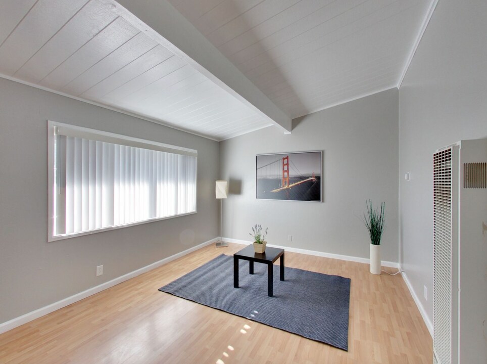 2554 E 16th St in Oakland, CA - Building Photo