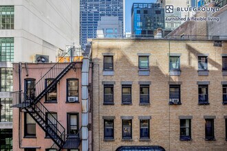 15 W 55th St in New York, NY - Building Photo - Building Photo