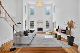 4 Summit Way in Hopkinton, MA - Building Photo - Building Photo