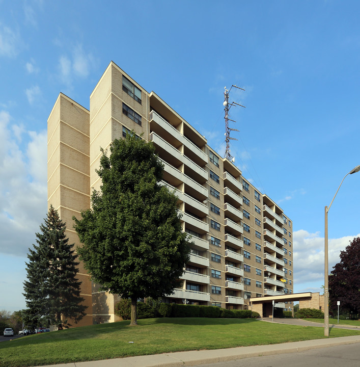 21 Kendale Crt in Hamilton, ON - Building Photo