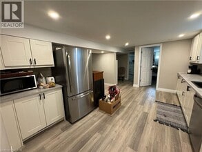 14 Fisher Crescent in Hamilton, ON - Building Photo - Building Photo