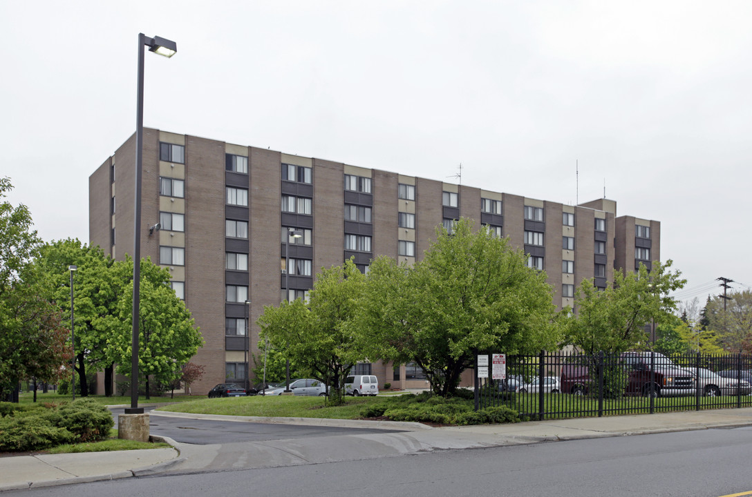 Forest Park in Detroit, MI - Building Photo