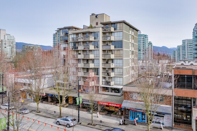1749-1755 Robson St in Vancouver, BC - Building Photo - Building Photo