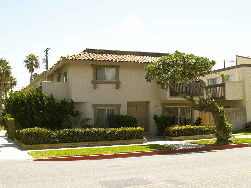 124 20th St in Huntington Beach, CA - Foto de edificio