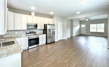 1025 Echo Rdg Rd in Columbia, TN - Foto de edificio - Building Photo