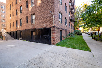 10218 64th Ave in Forest Hills, NY - Building Photo - Building Photo