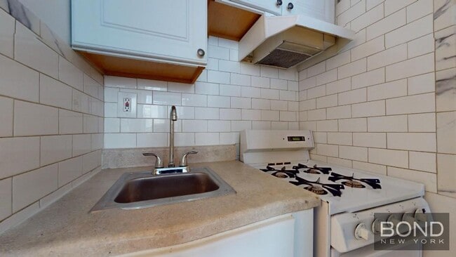 255 E 61st St in New York, NY - Building Photo - Building Photo