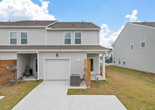 300 Surfbird Rd in Summerville, SC - Foto de edificio - Building Photo