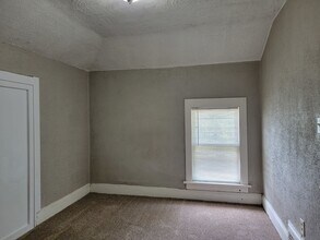 226 Center St-Unit -UNIT4 in Neenah, WI - Building Photo - Building Photo