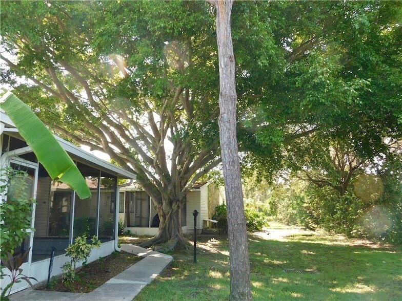 456 7th Pl, Unit 456 in Vero Beach, FL - Foto de edificio