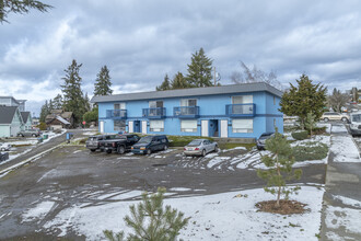 811 Hayward Ave in Bremerton, WA - Building Photo - Building Photo