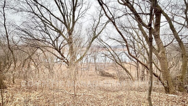 8978 Neill Lake Rd in Eden Prairie, MN - Foto de edificio - Building Photo