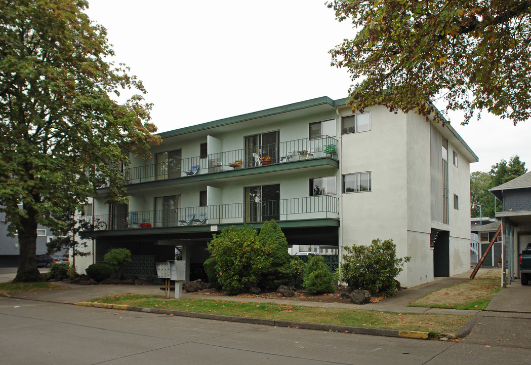 1365 Ferry St in Eugene, OR - Foto de edificio