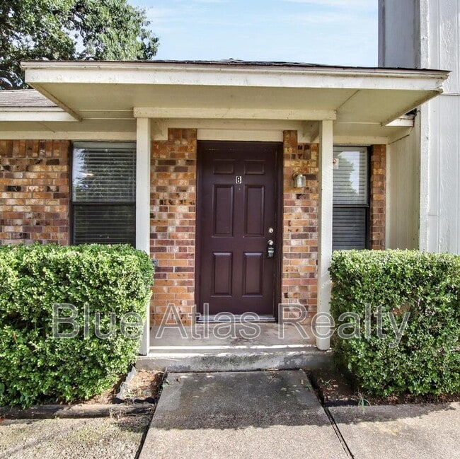 916 Hilltop Dr in Irving, TX - Building Photo - Building Photo