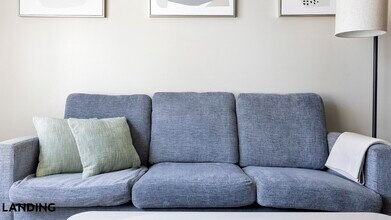 1850 NW Front Ave, Unit 322 in Portland, OR - Building Photo - Building Photo