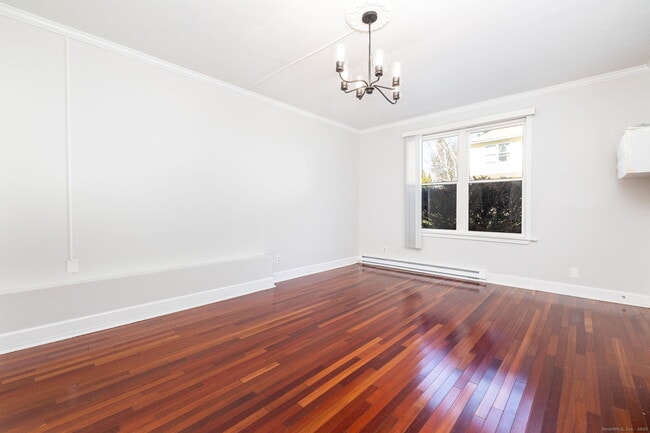 949 Pleasant Valley Rd in South Windsor, CT - Building Photo - Building Photo