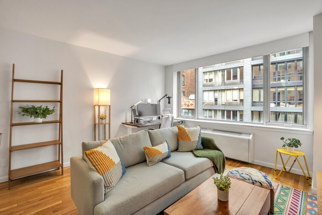 120 W 21st St in New York, NY - Building Photo