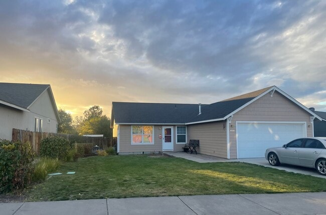 property at 450 NE Hillcrest St