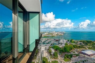 398 NE 5th St, Unit 4418 in Miami, FL - Building Photo