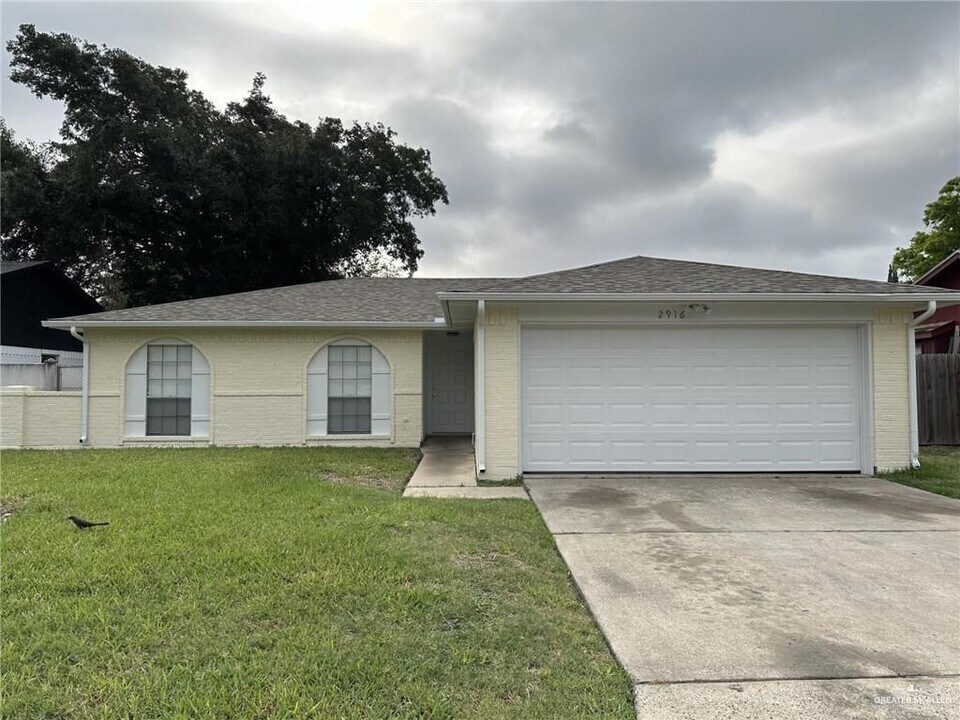 2916 N Cynthia St in McAllen, TX - Building Photo